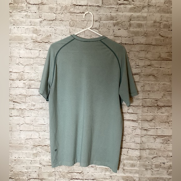 Lululemon men’s Metal Vent Tech In Tidewater strip shirt - Picture 5 of 7